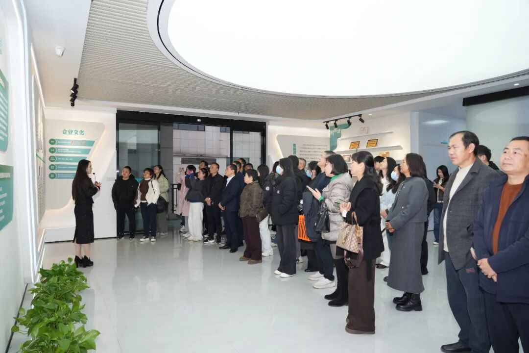 全省农业国际贸易高质量发展业务培训班赴乐动在线注册_乐动（中国）
开展现场观摩活动：聚焦贸易基地建设 探访国际化发展路径